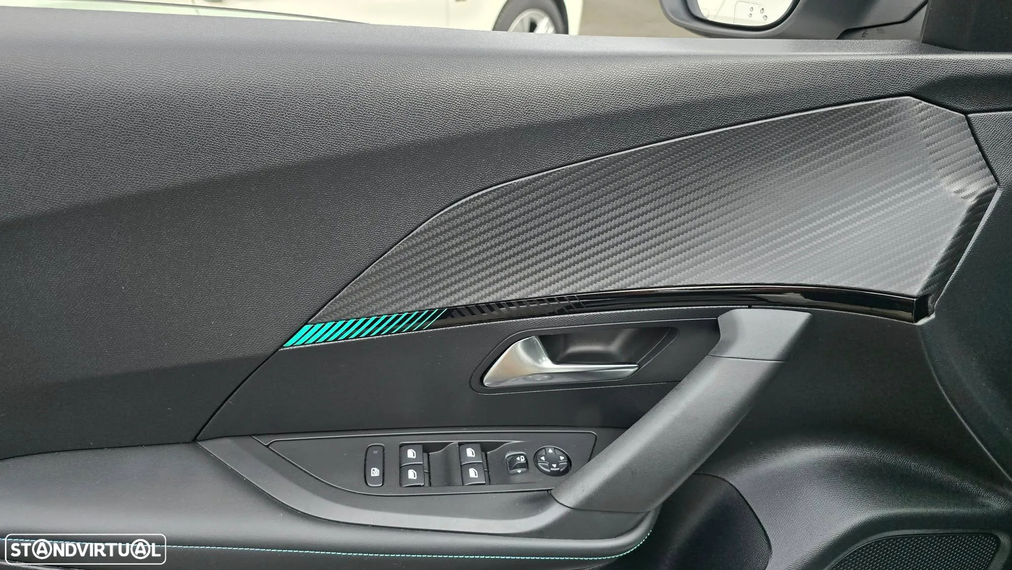 Peugeot 2008 1.2 PureTech Allure - 8