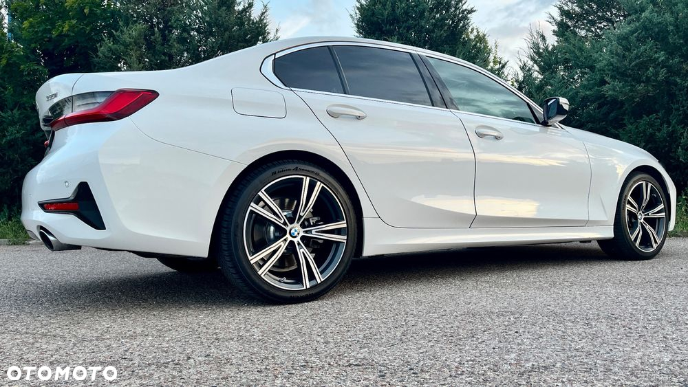 BMW Seria 3 330i Sport Line - 33