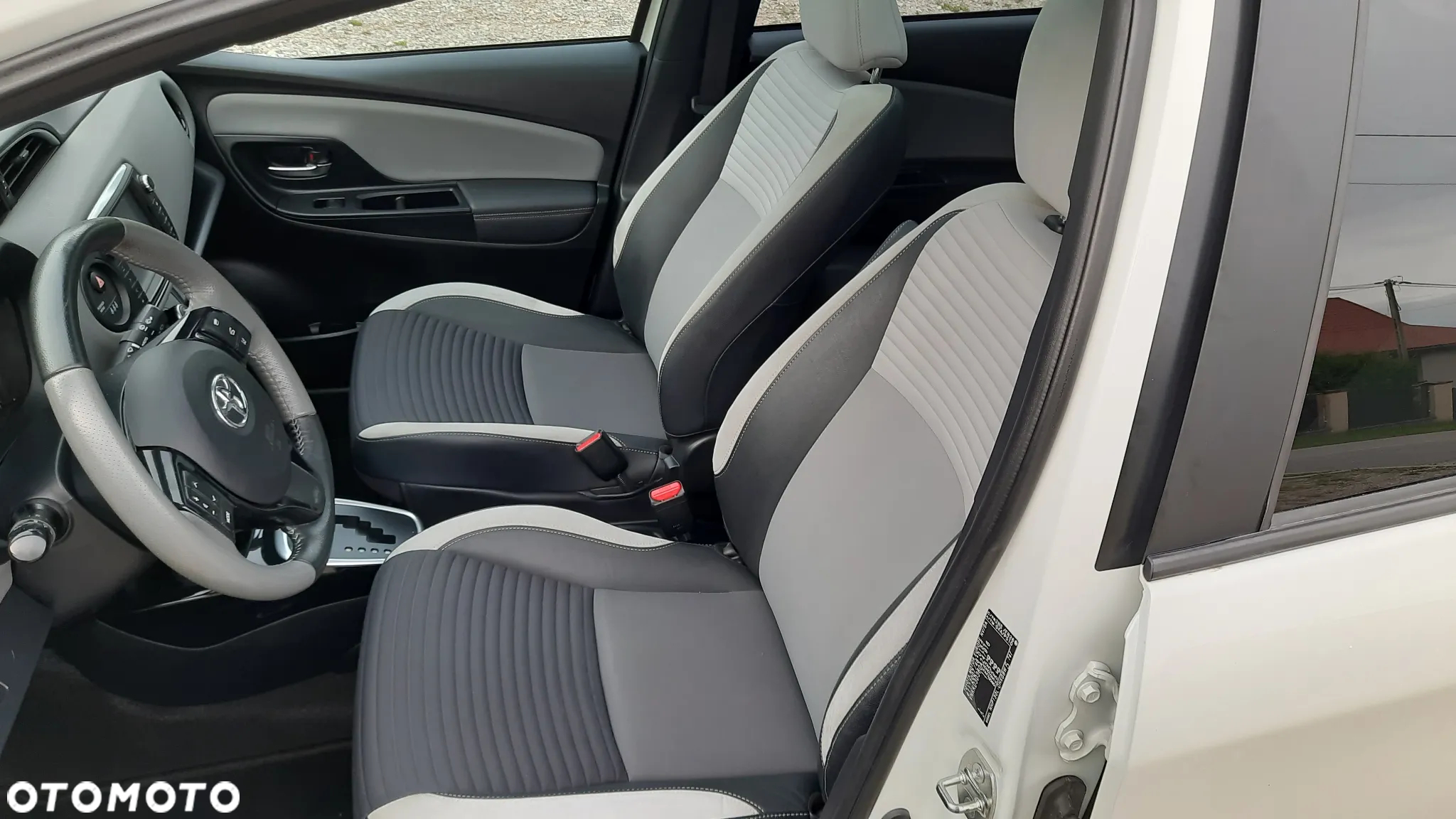 Toyota Yaris Hybrid 1.5 VVT-i Style Selection - 23