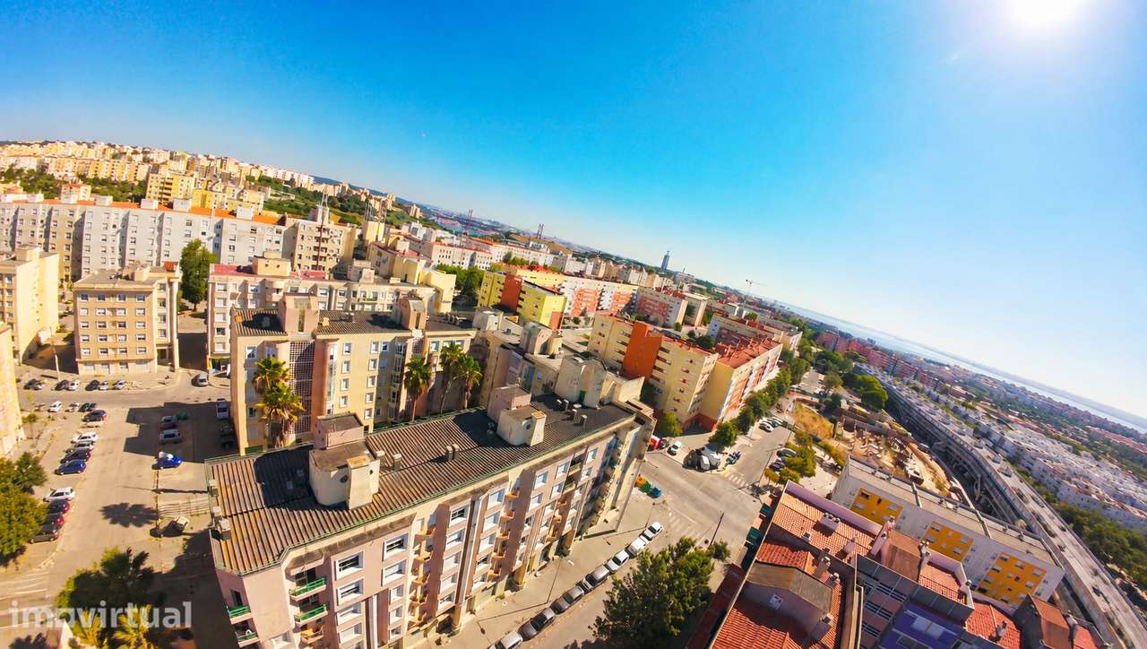 Apartamento T3 Duplex com Vista Desafogada no Monte da Caparica - Grande imagem: 2/44