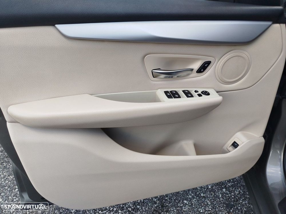 BMW 216 Active Tourer d Luxury Line - 24