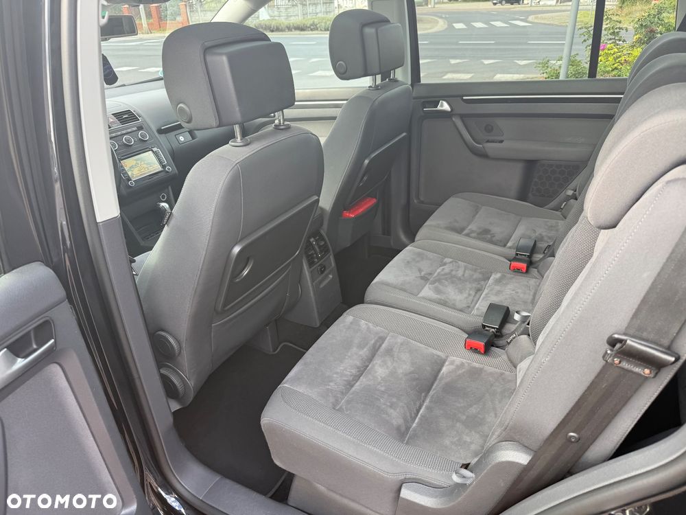 Volkswagen Touran 2.0 TDI DPF Highline DSG - 13