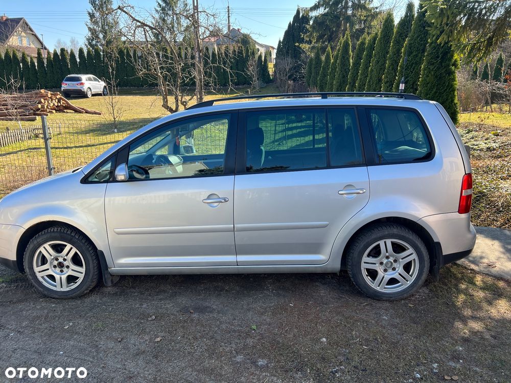 Volkswagen Touran 2.0 TDI Highline - 12
