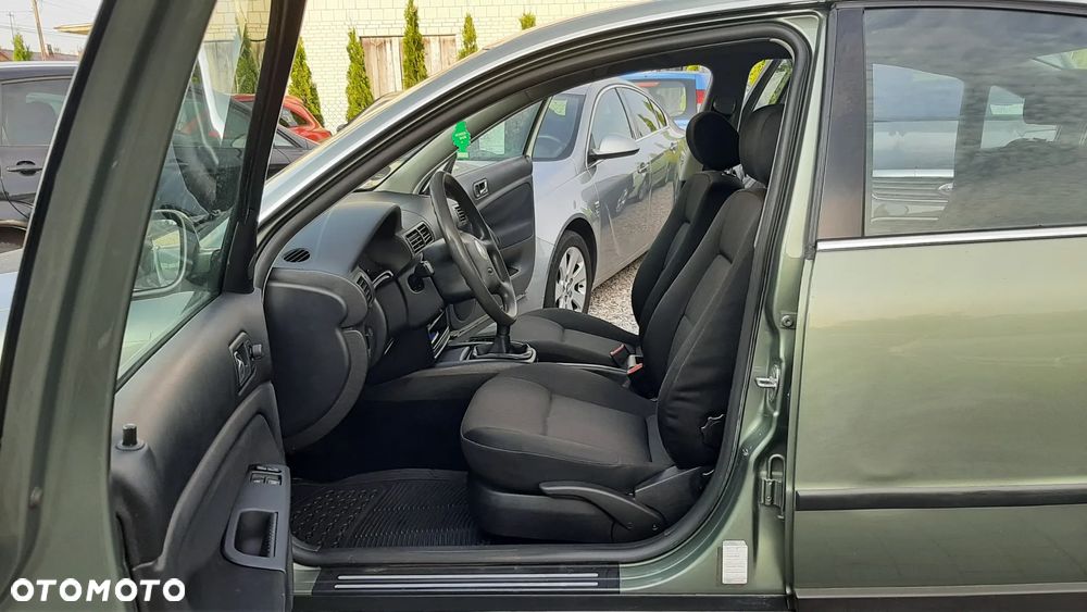 Volkswagen Passat 1.6 - 7