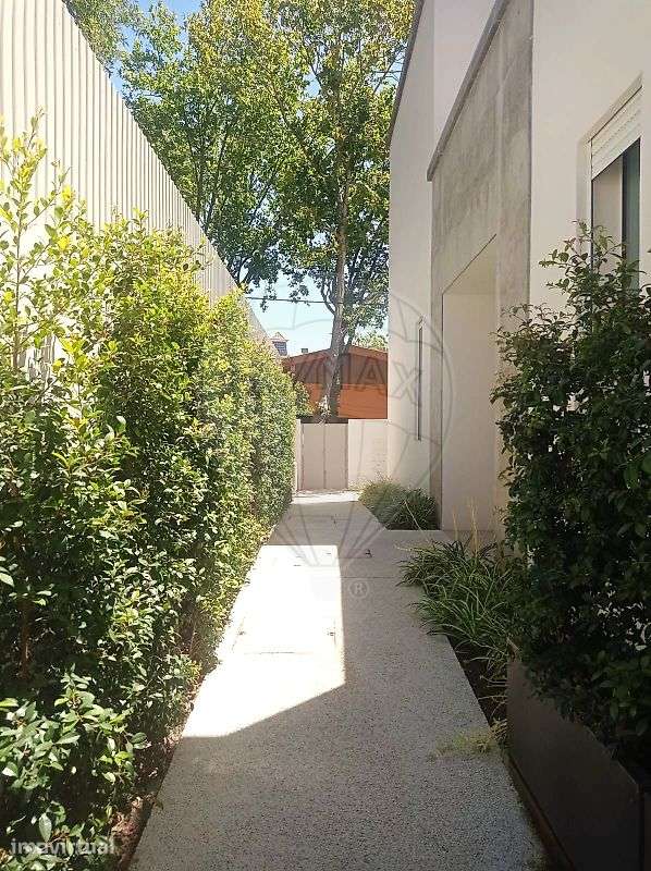 Moradia T4 com piscina e jardim a estrear para Arrendamento no Estoril - Grande imagem: 5/48