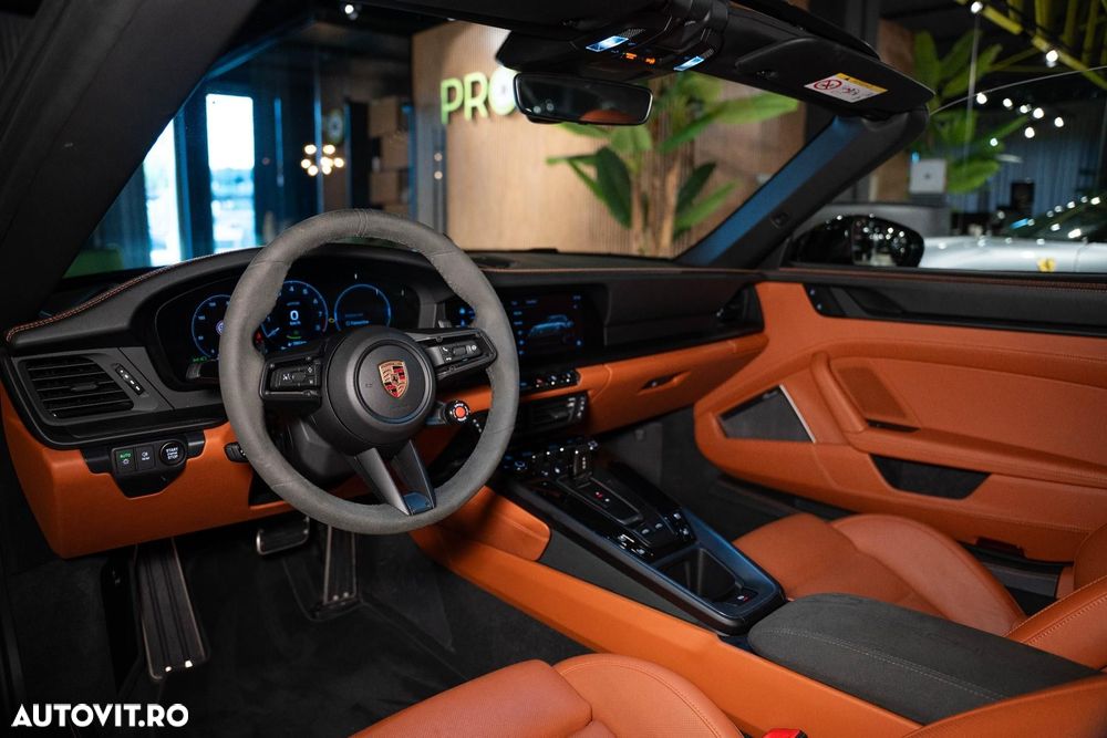 Porsche 911 Targa 4 GTS PDK - 22