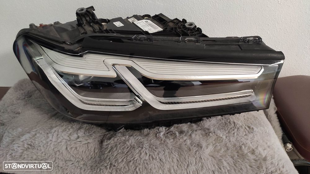 farol direito full Led BMW G30 G31 lci - 5A388C8 - 3