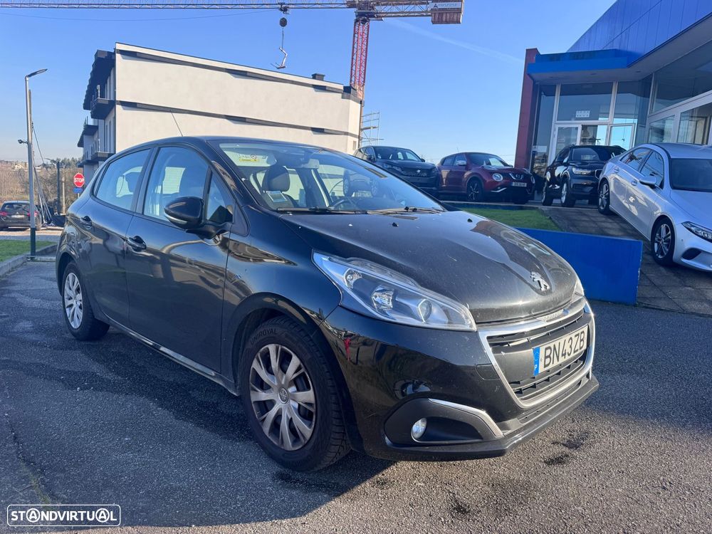 Peugeot 208 - 1