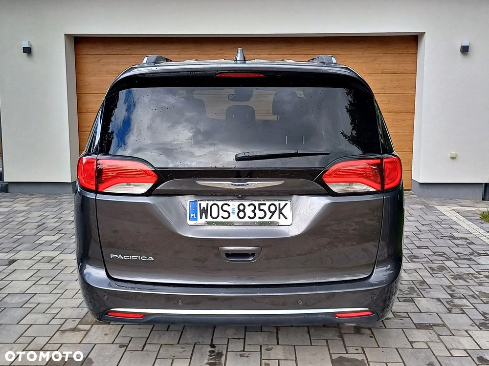 Chrysler Pacifica - 5