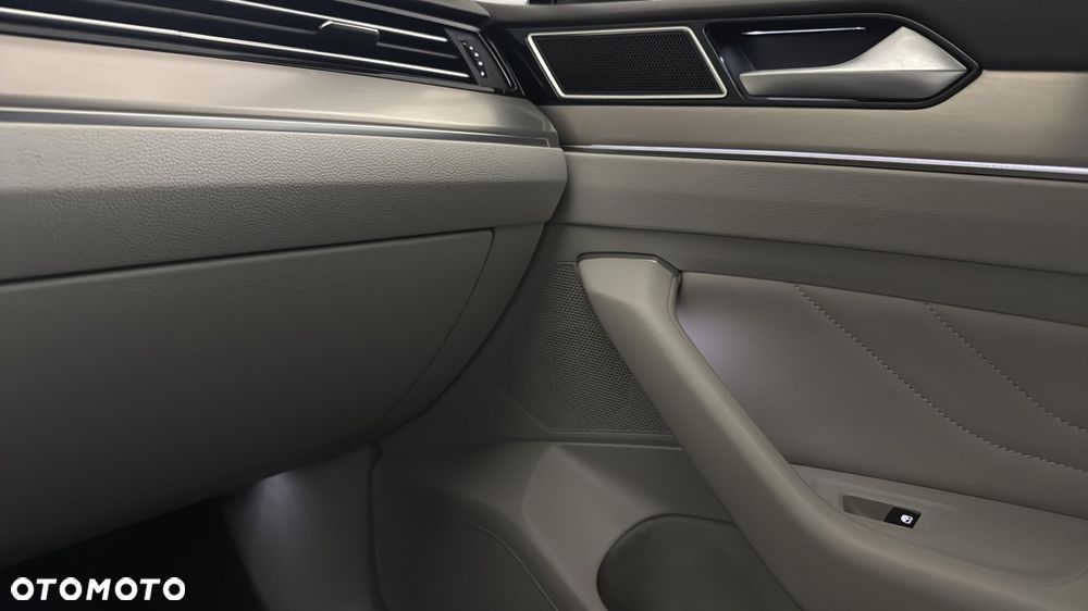 Volkswagen Passat 2.0 TDI EVO Elegance DSG - 25