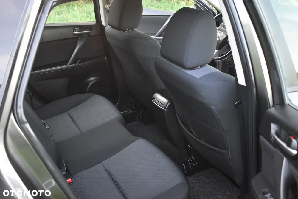 Mazda 3 1.6 Active + - 28