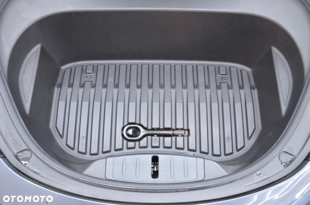 Tesla Model 3 Standard Reichweite Plus Hinterradantrieb - 24