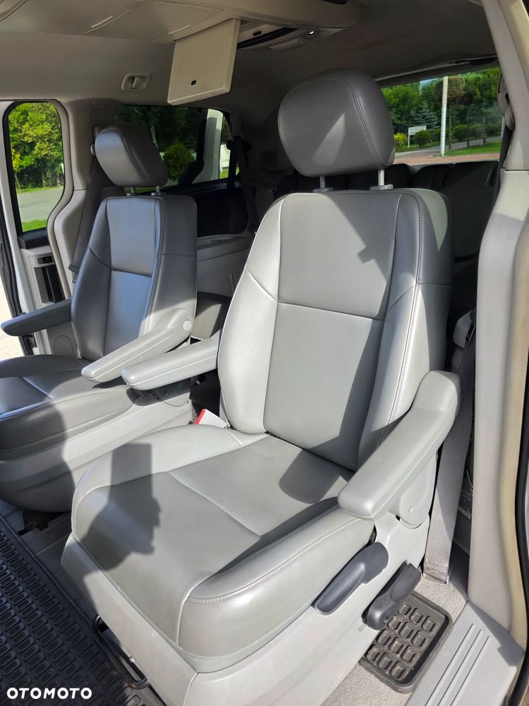 Volkswagen Routan - 18