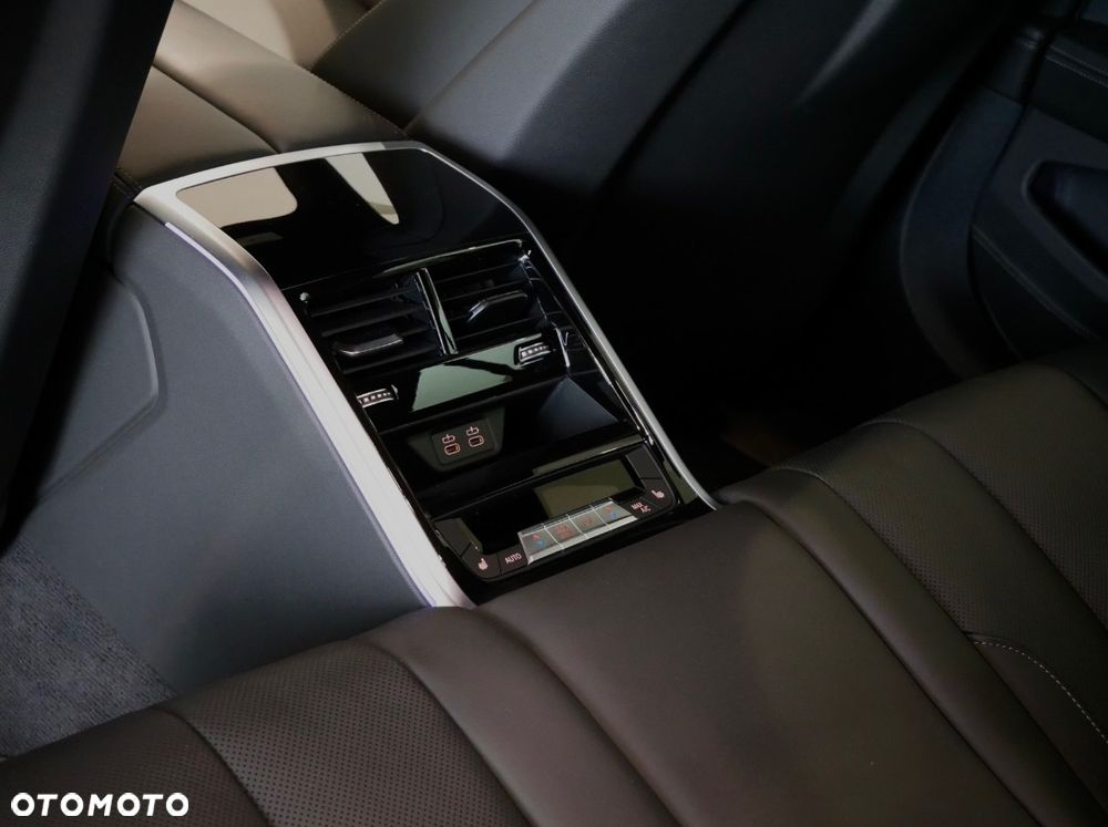 BMW Seria 8 M850i xDrive - 8