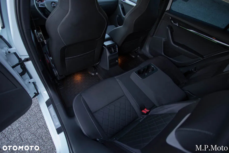Skoda Octavia 2.0 TDI RS DSG - 36