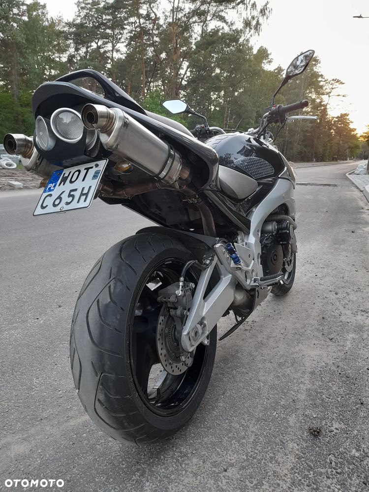 Suzuki GSR - 8