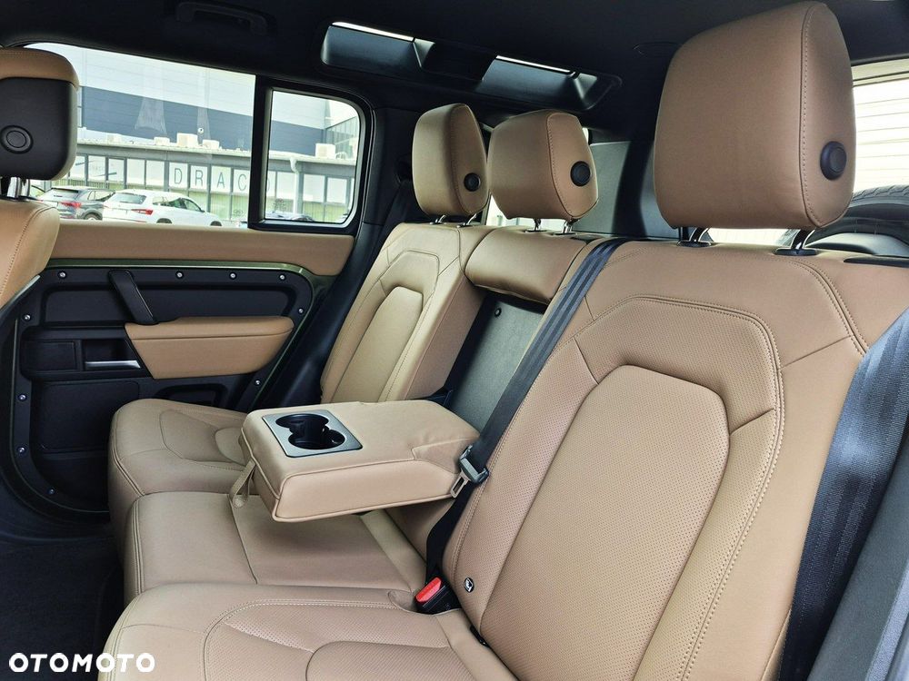 Land Rover Defender - 30