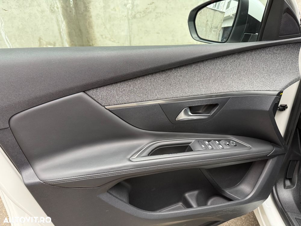 Peugeot 3008 PureTech 130 Stop & Start GPF EAT8 Allure - 29