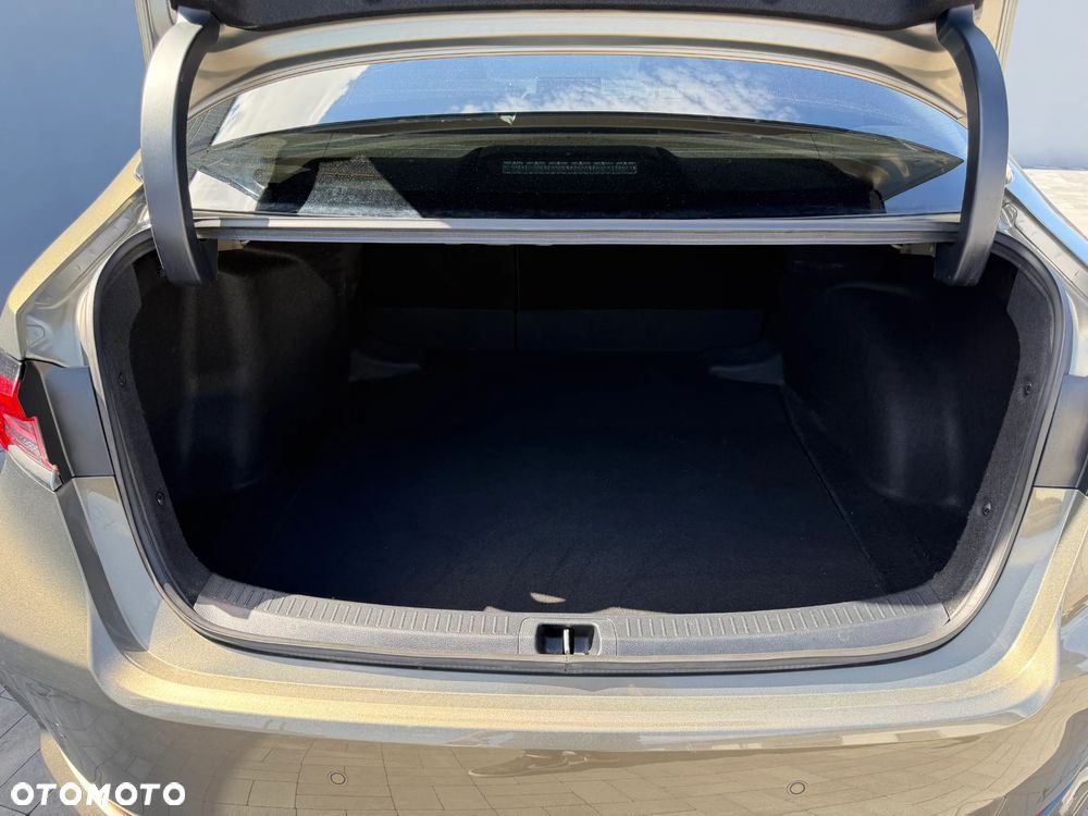 Toyota Corolla 1.8 Hybrid GPF Executive - 28