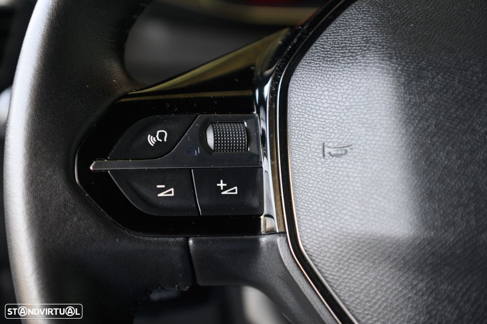 Peugeot 2008 1.2 PureTech Allure Pack - 34