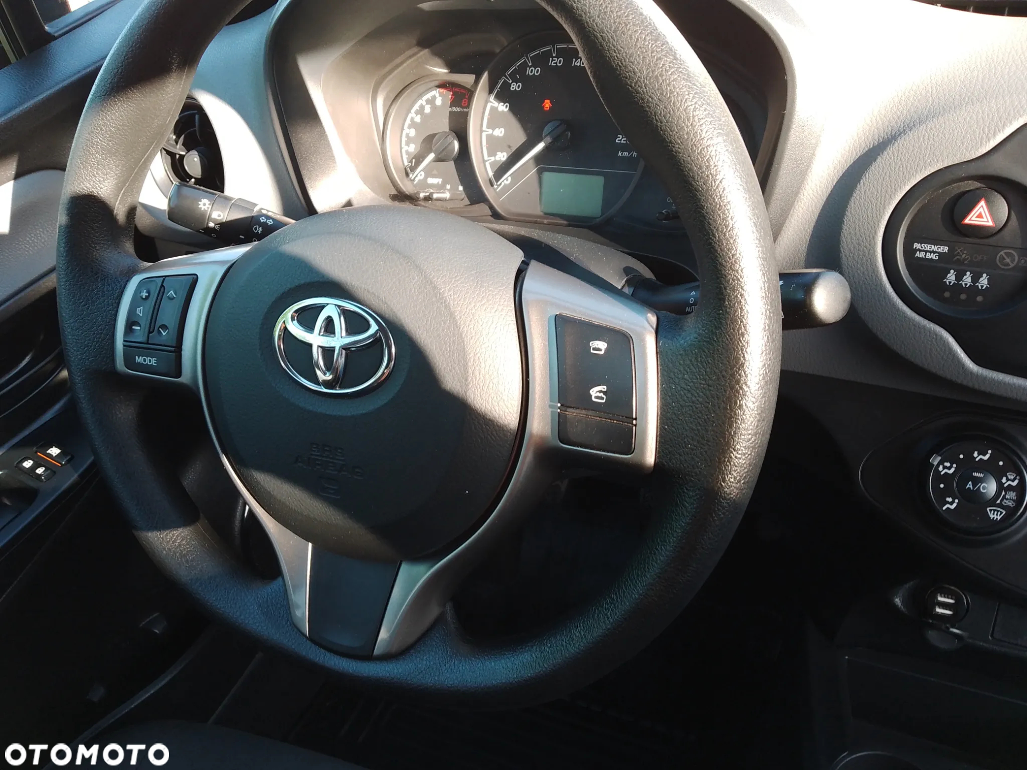 Toyota Yaris 1.0 Premium - 15