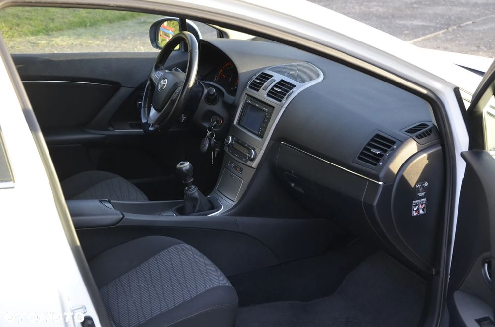 Toyota Avensis 2.0 D-4D Premium - 22
