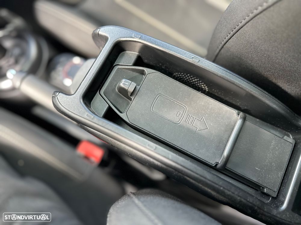 MINI 5 Portas Cooper D Auto - 15