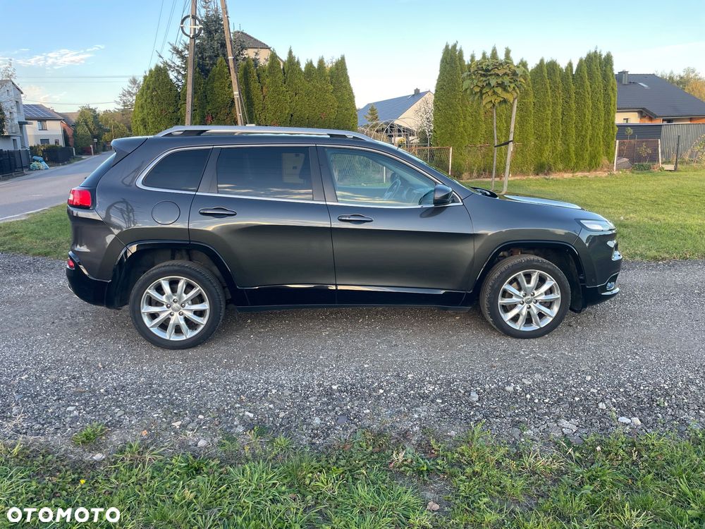 Jeep Cherokee - 16
