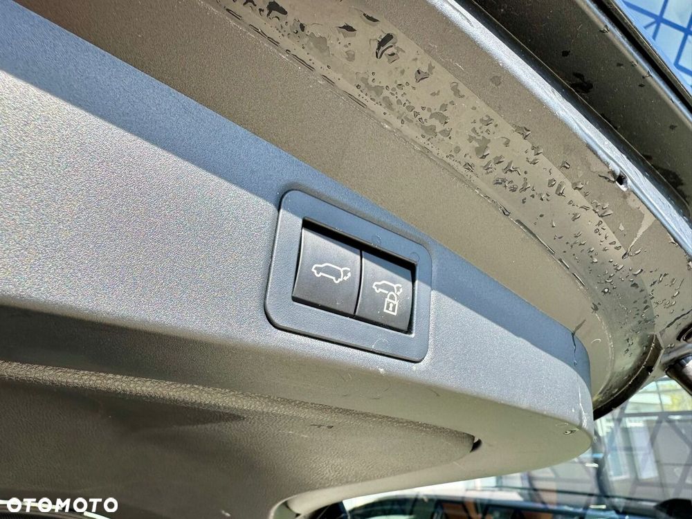 Toyota Corolla 1.8 Hybrid Style - 32