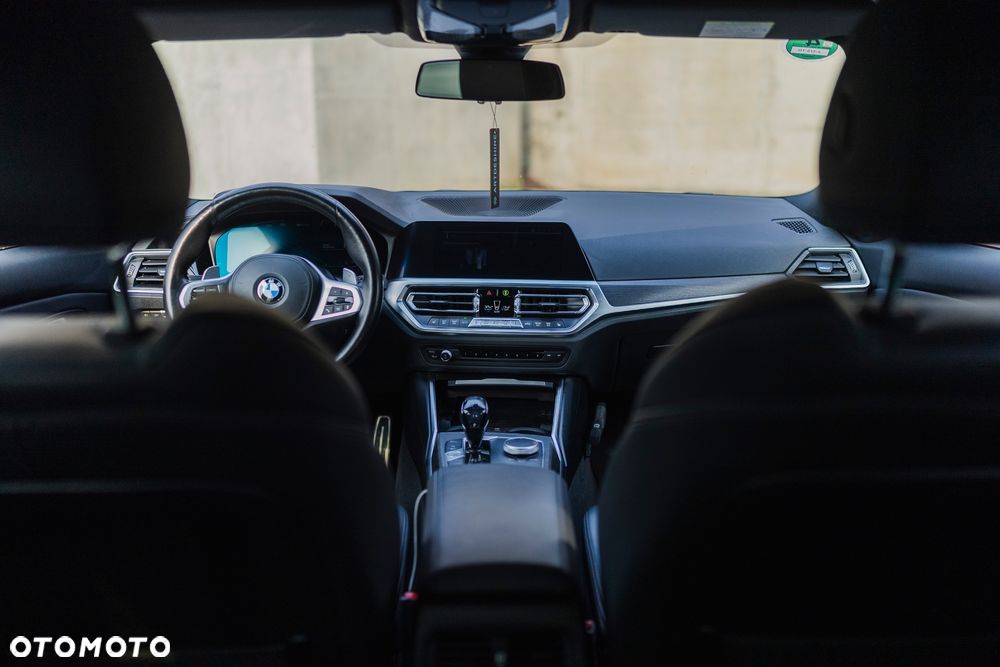 BMW Seria 3 330i Edition M Sport Shadow - 24