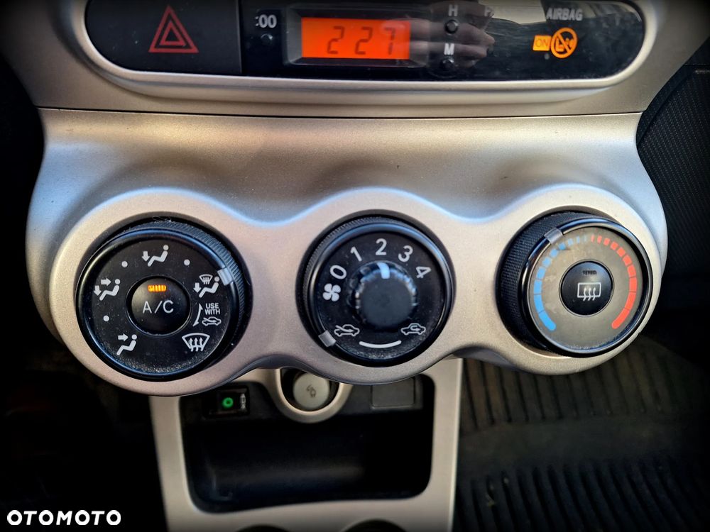 Toyota Urban Cruiser 1.33 4x2 Town - 17