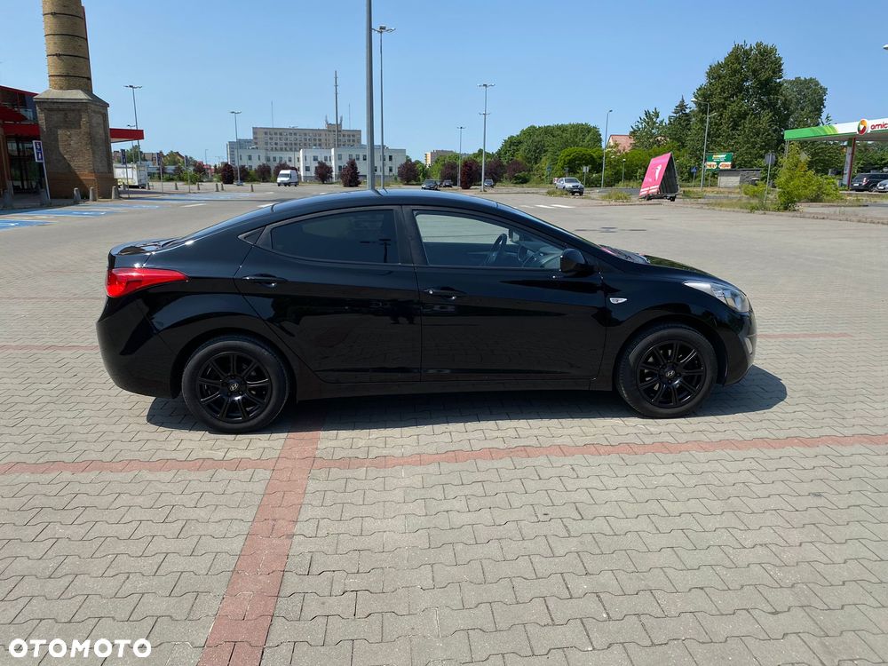 Hyundai Elantra 1.6 Classic + - 16