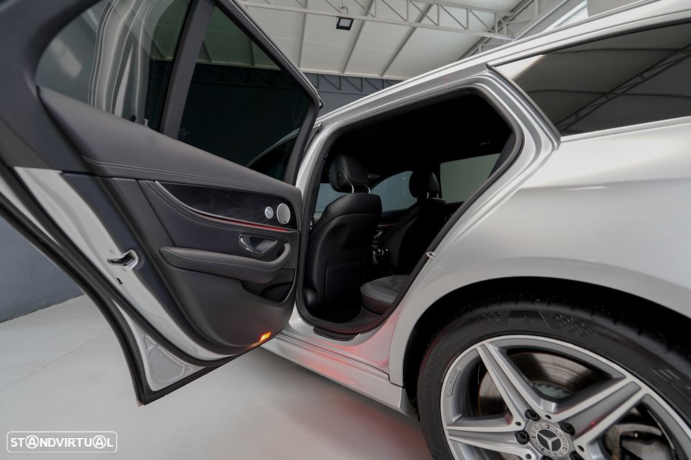 Mercedes-Benz E 300 de AMG Line - 19