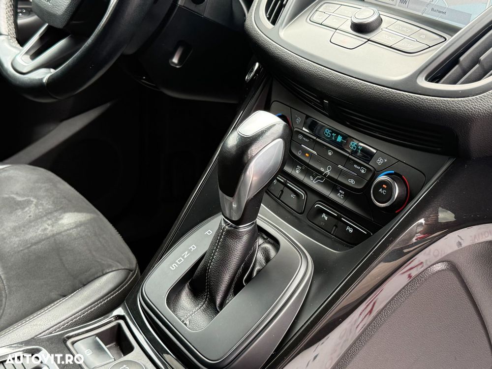 Ford Kuga 2.0 TDCi 4WD Powershift ST-Line - 36