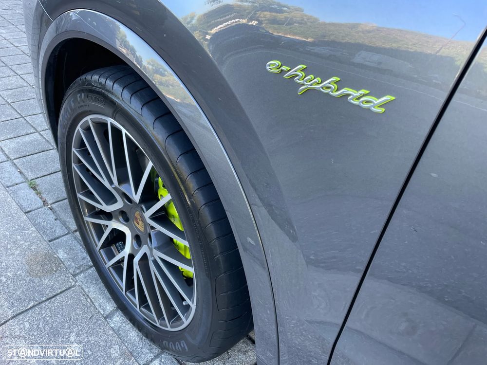 Porsche Cayenne Coupé E-Hybrid - 8