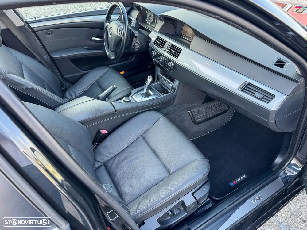 BMW 520 dA Touring Executive - 13