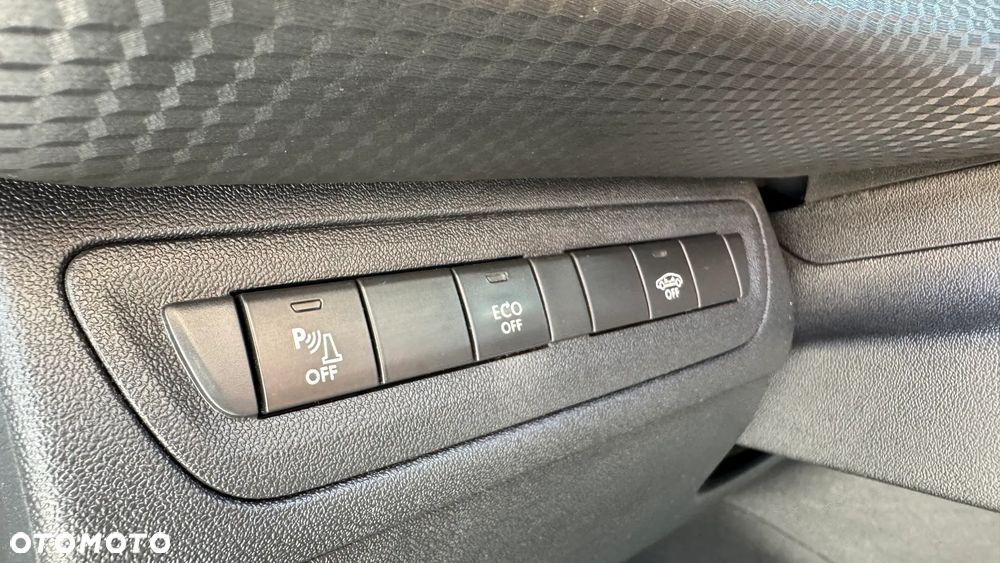 Peugeot 2008 1.2 PureTech Allure S&S - 12