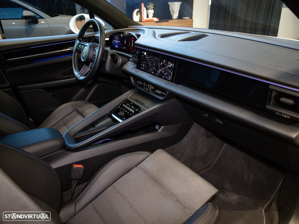 Porsche Macan Electric 4 - 39