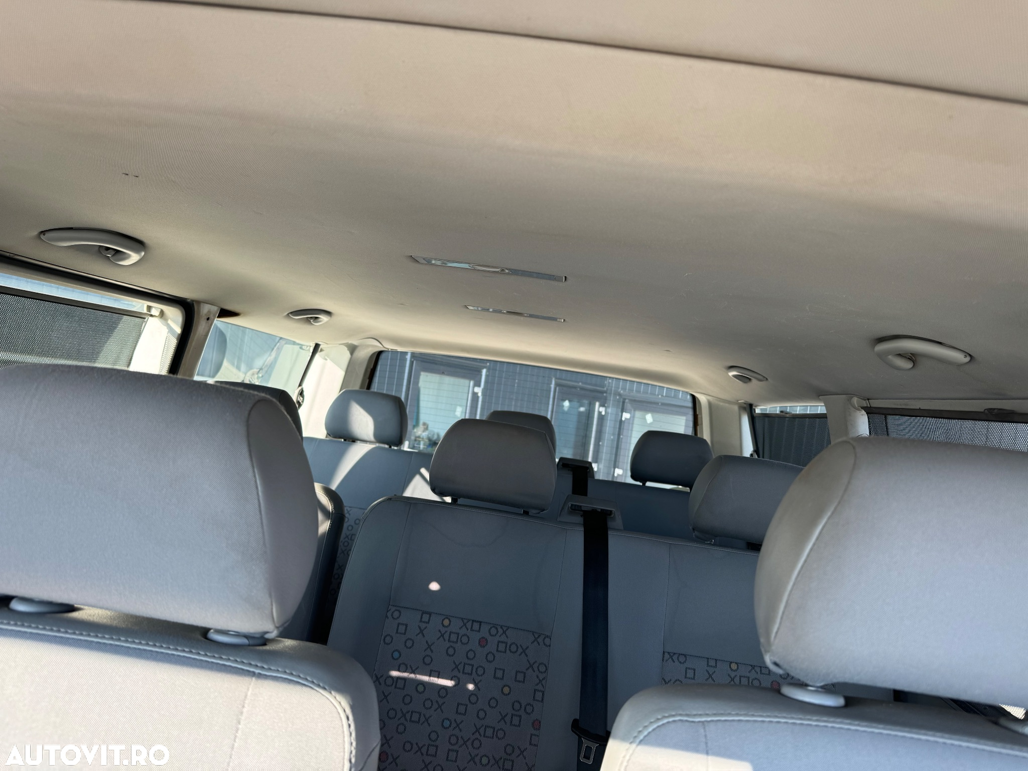 Volkswagen Caravelle - 16