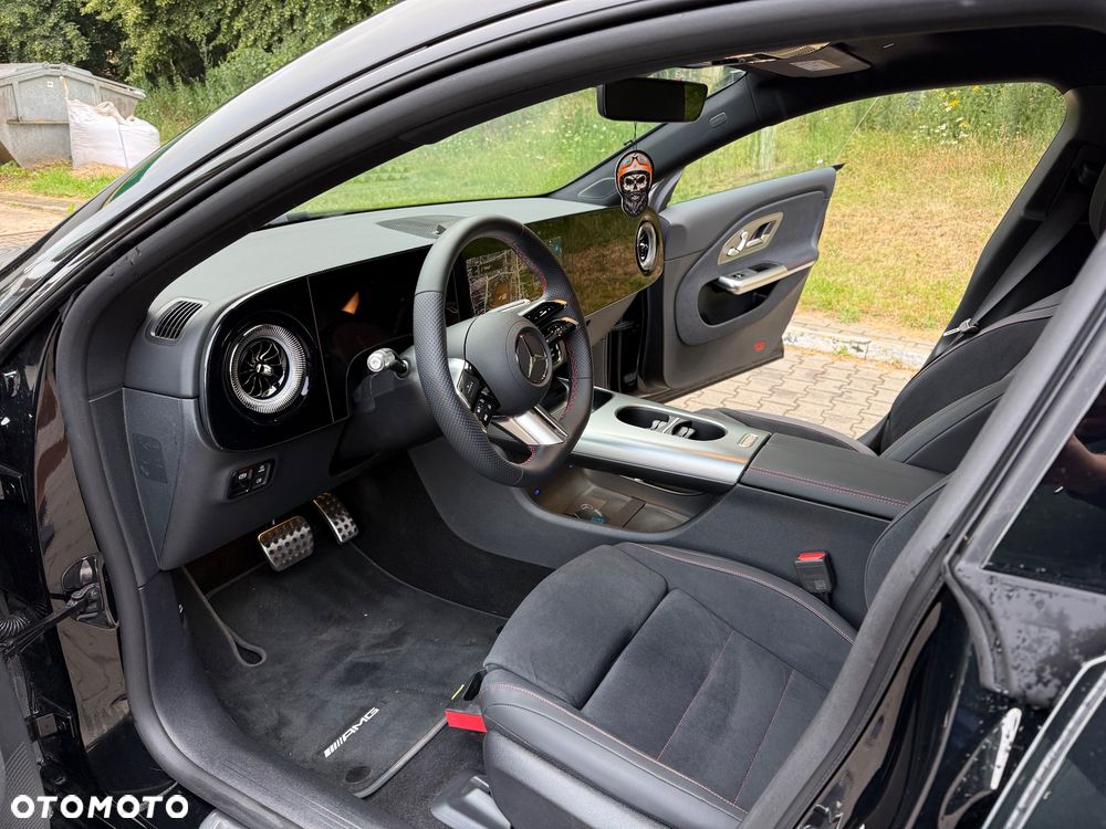 Mercedes-Benz CLA - 12