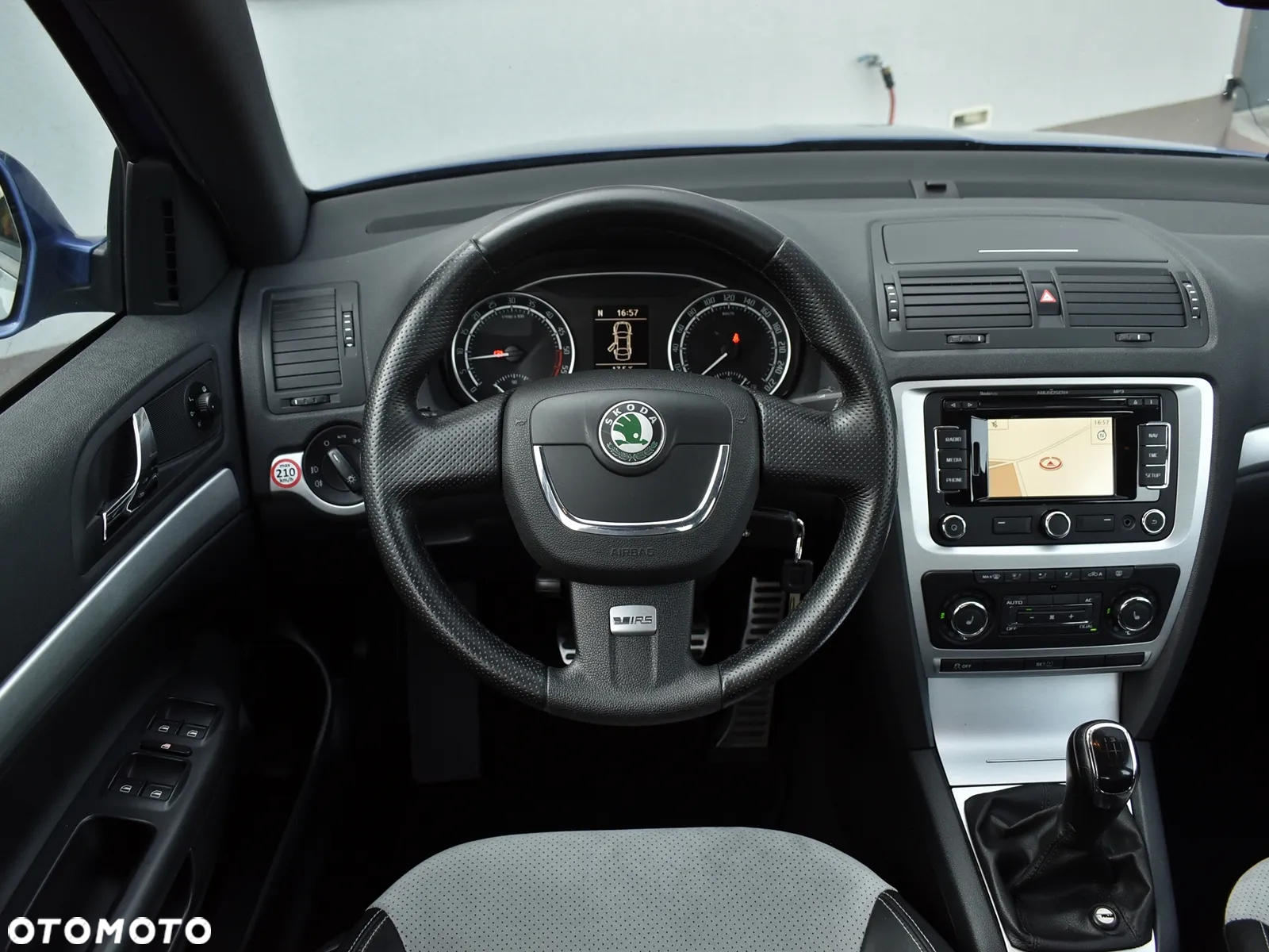 Skoda Octavia Combi 2.0 TDI DPF RS - 28