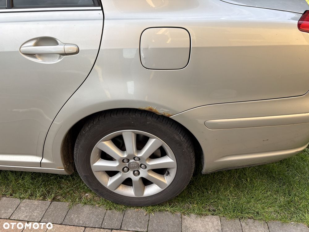 Toyota Avensis - 8