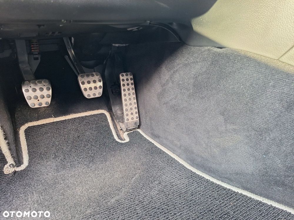 Mercedes-Benz Klasa C 180 Kompressor Sport Edition - 14