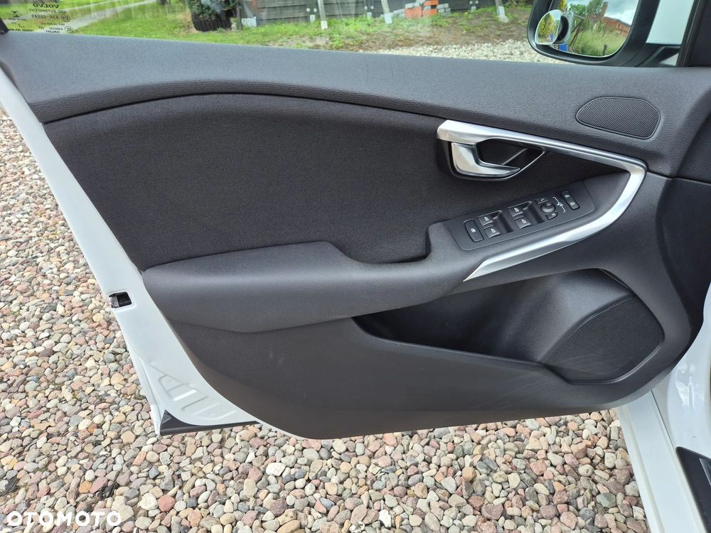 Volvo V40 D2 Drive-E R-Design Momentum - 16