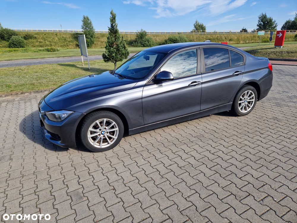 BMW Seria 3 318d Sport Line - 9