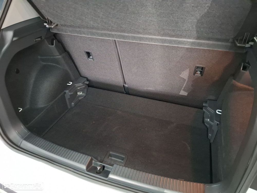 Volkswagen T-Cross 1.0 TSI Urban — fotografia 24