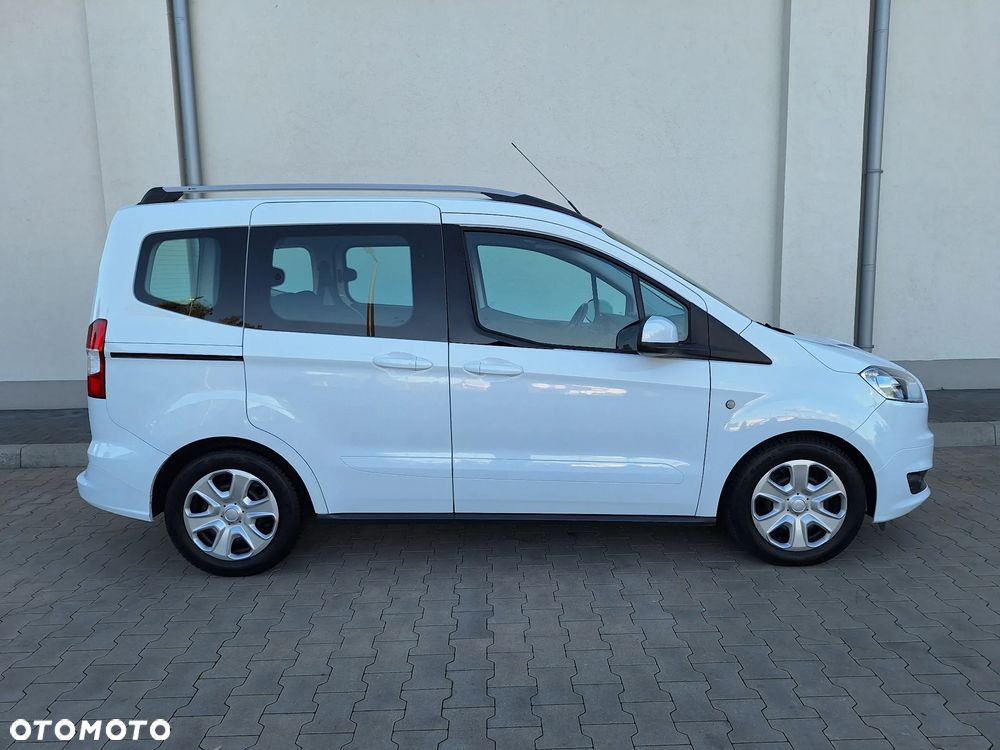 Ford Tourneo Courier - 22