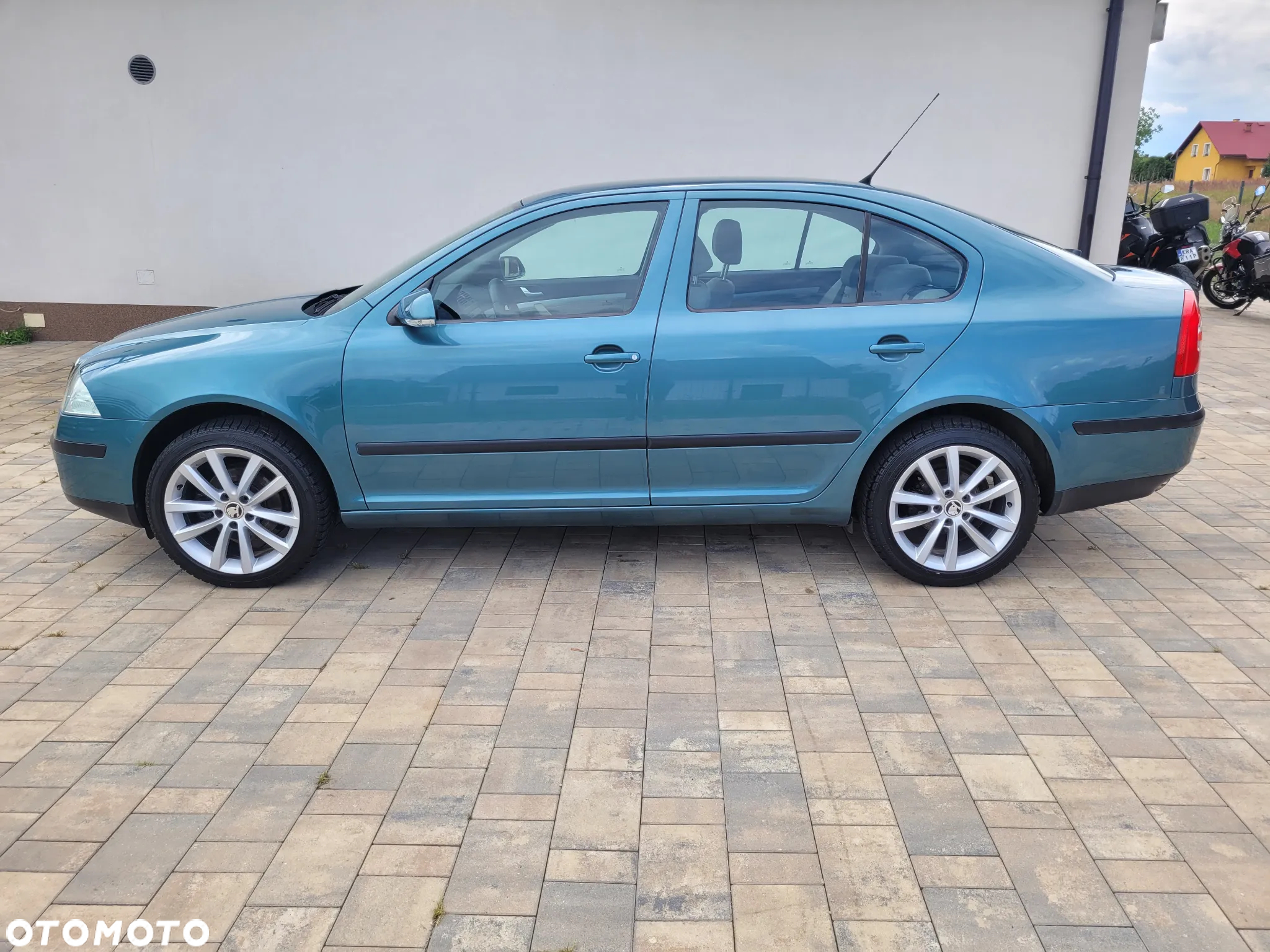 Skoda Octavia 1.6 Ambiente - 3