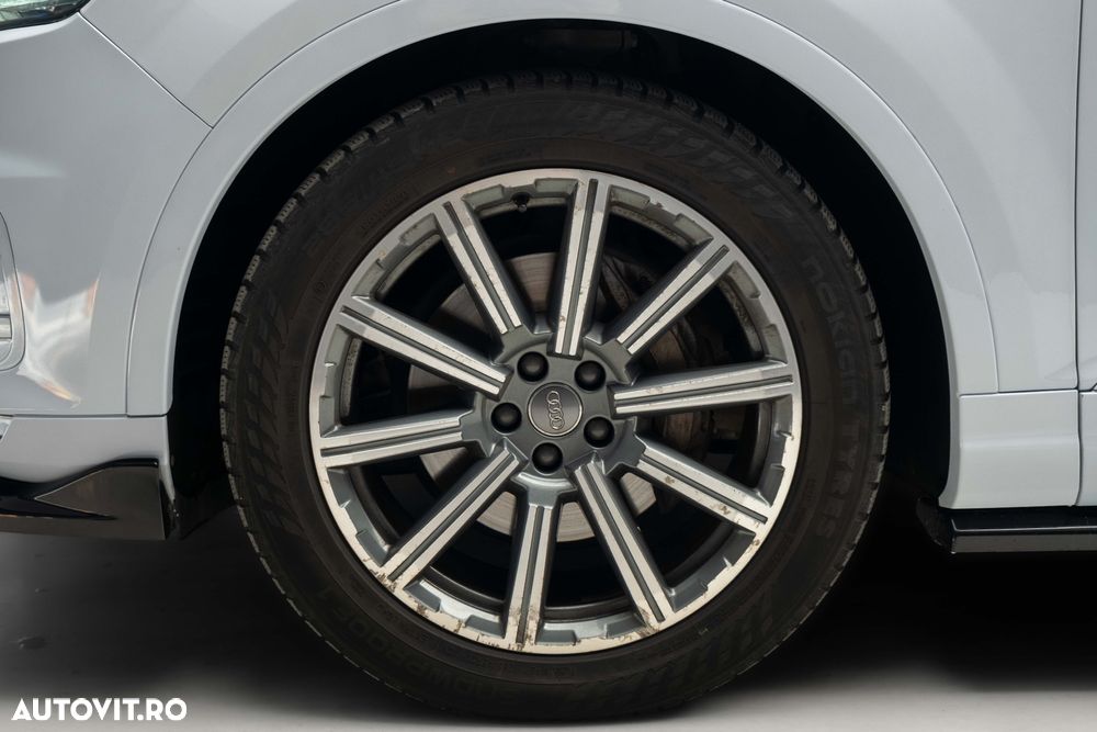 Audi Q7 ver-25t-awd-chequered-flag - 8