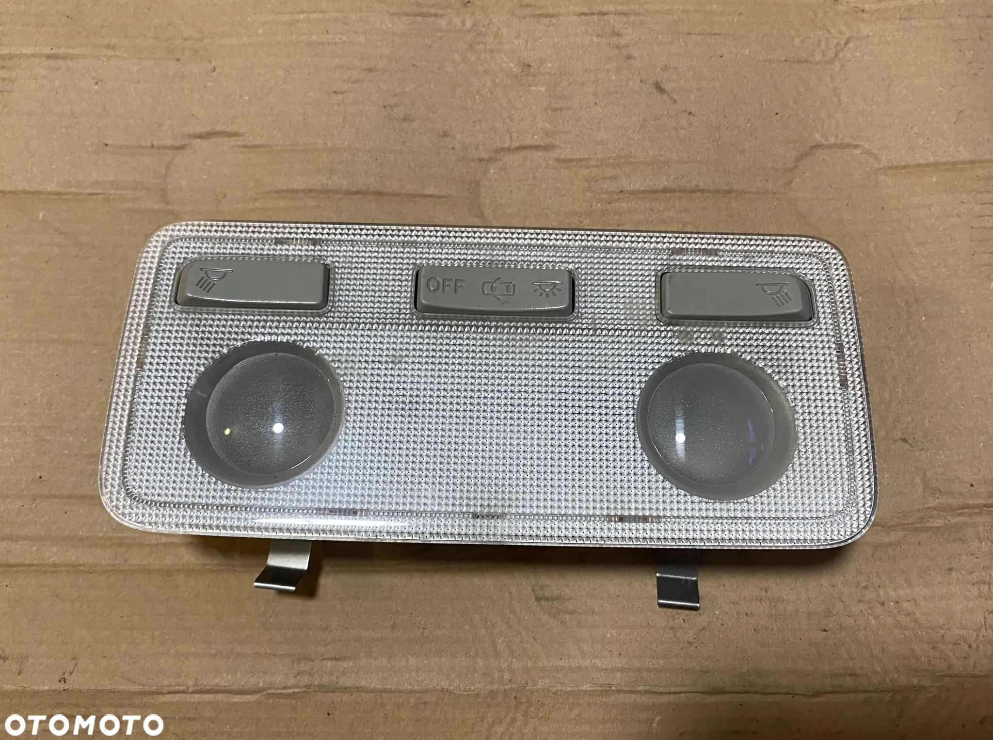Oświetlenie kabiny lampka podsufitki Toyota Yaris III lift OE - 1